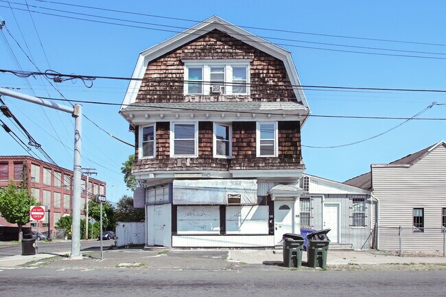 Foto del edificio - 100 Bishop Ave