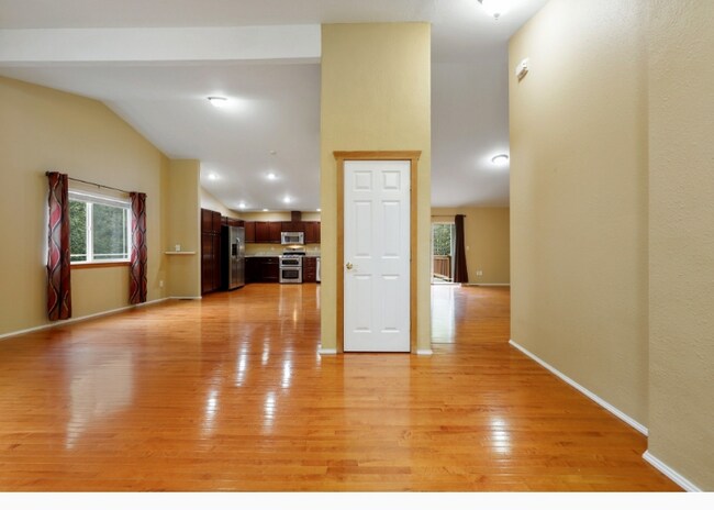 Building Photo - 13900 Hidden Heights Ln NE