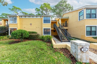 Building Photo - 864 Shoreline Cir