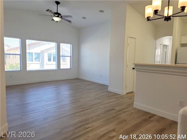 Foto del edificio - FANTASTIC SOUTHWEST TOWNHOME IN A GATED COMMUNITY!