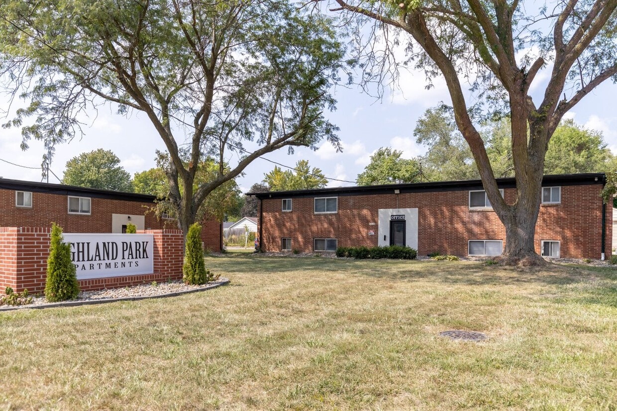 Primary Photo - Highland Park Apartments I Standard 1 Bedr...