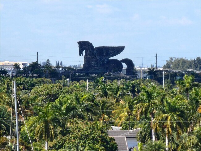 Building Photo - 2030 S Ocean Dr