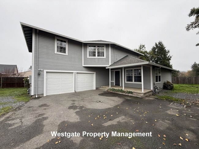 Building Photo - 821 B St