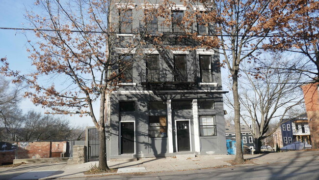 Building Photo - 2455 W McMicken Ave