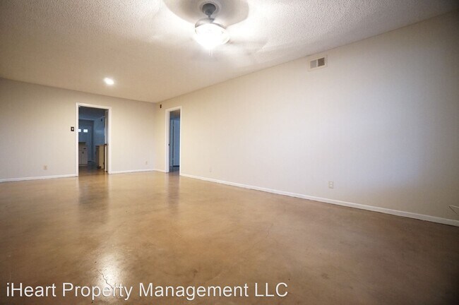 Building Photo - 626 Chauncey Dr