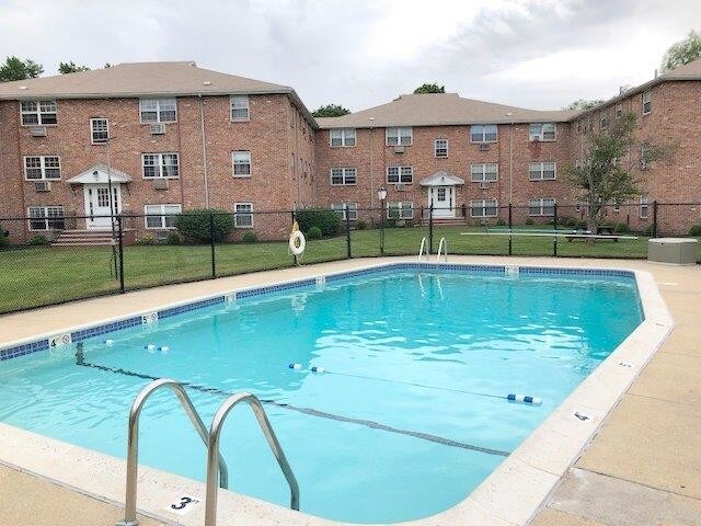 Primary Photo - 7 Colonial Village Dr