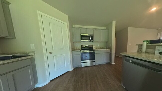 Foto del edificio - 5141 Yukon Dr