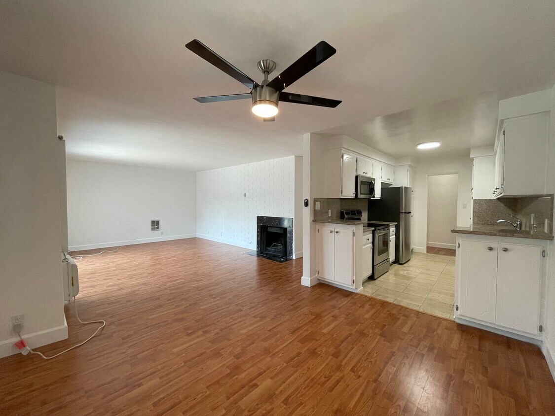 Primary Photo - 11744 Darlington Ave