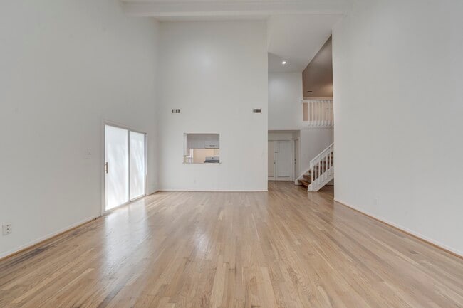 Building Photo - 42 N Timber Top Dr