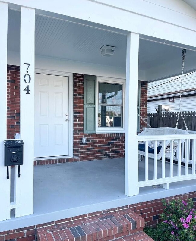 Foto del edificio - 3 Bed 1 Bath Single Family Brick Home
