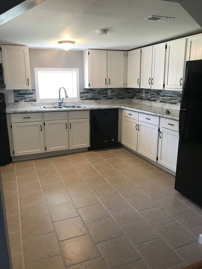 Foto del edificio - 2 Bedroom,  Renovated, Energy Effecient, Home for Rent