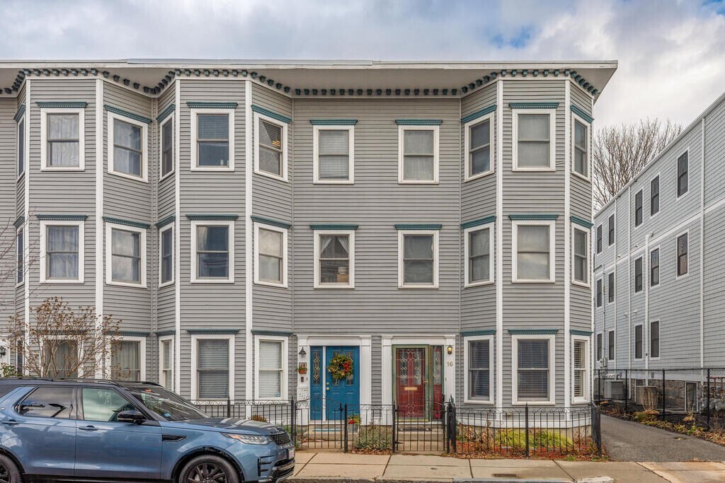 Primary Photo - 16 Roseclair St