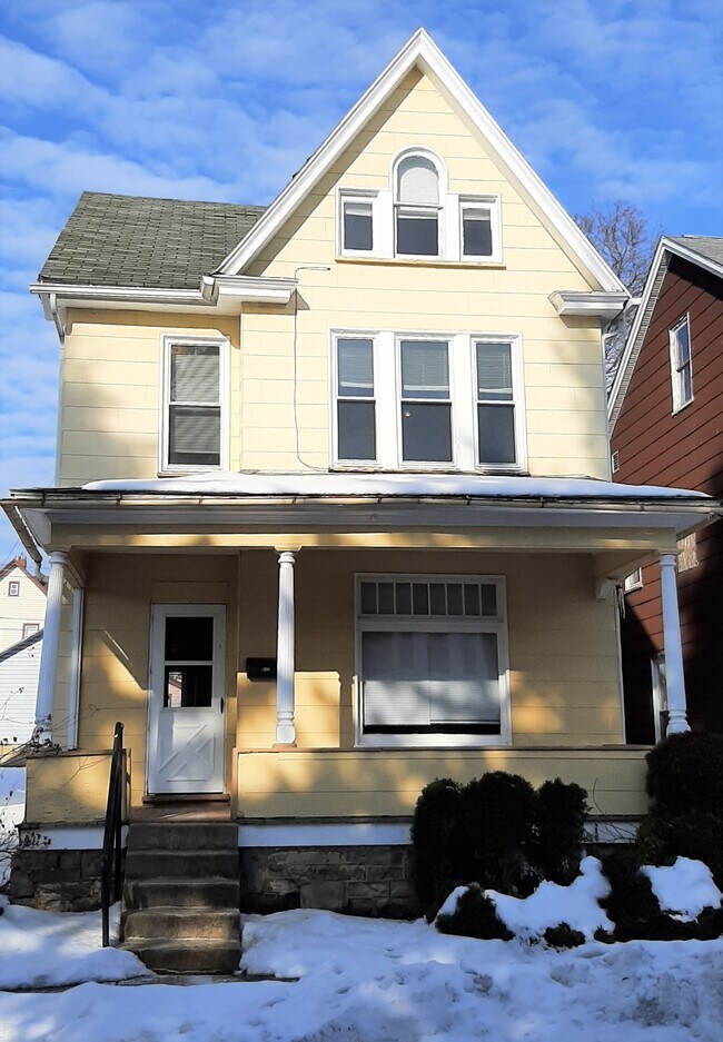 Building Photo - 617 N 8th Ave
