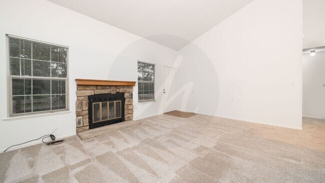 Building Photo - 2 Bedroom Rancher Townhome in Country Club...