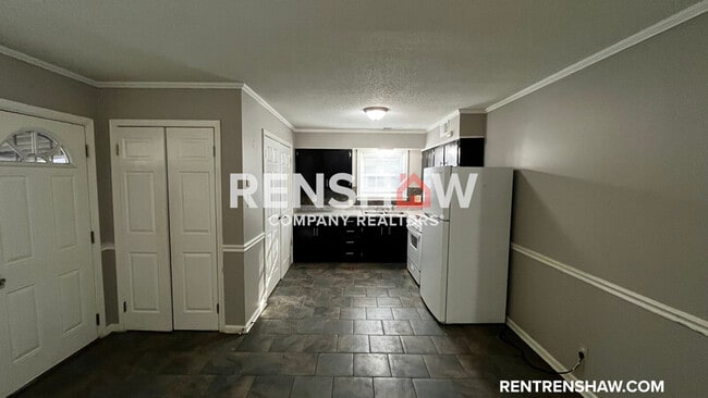 Building Photo - 2560 Thackery Dr