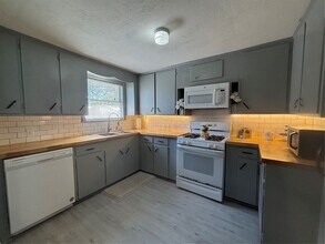 Building Photo - 301 19th Ave N