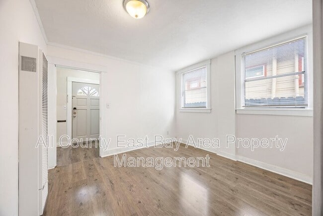 Building Photo - 1015 47th St