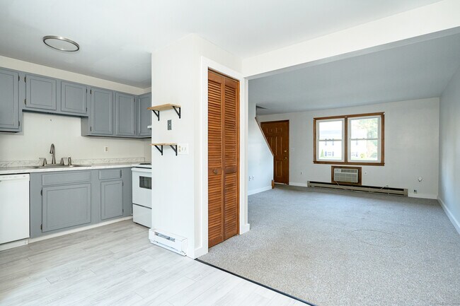 Foto del edificio - 252 Harrisville Rd