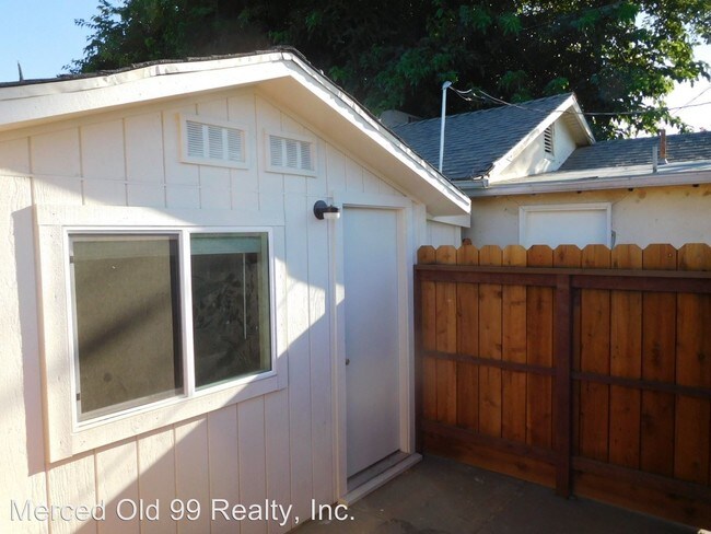 Building Photo - Studio, 1 bath House - 9552 Haskell Ave #B