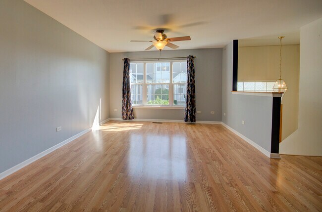 Foto del edificio - 3504 Meadow Lily Dr