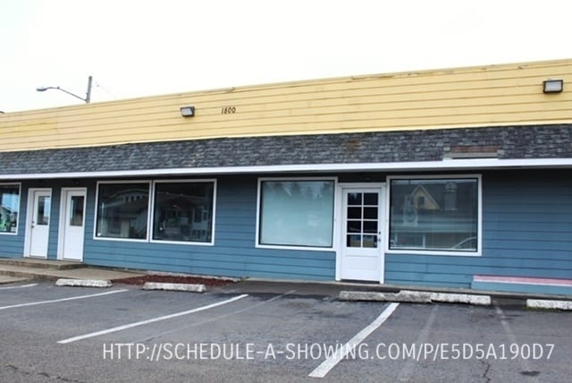 Building Photo - 1800 SE Hwy 101
