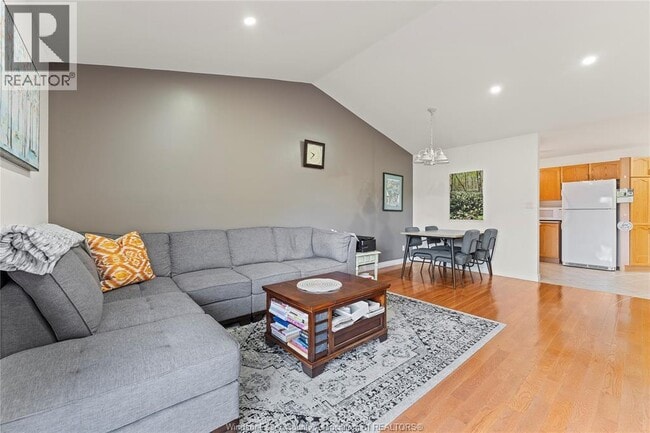 Photo du bâtiment - 1928 Questa Dr