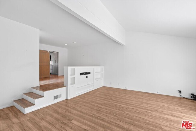 Foto del edificio - 17114 Palisades Cir