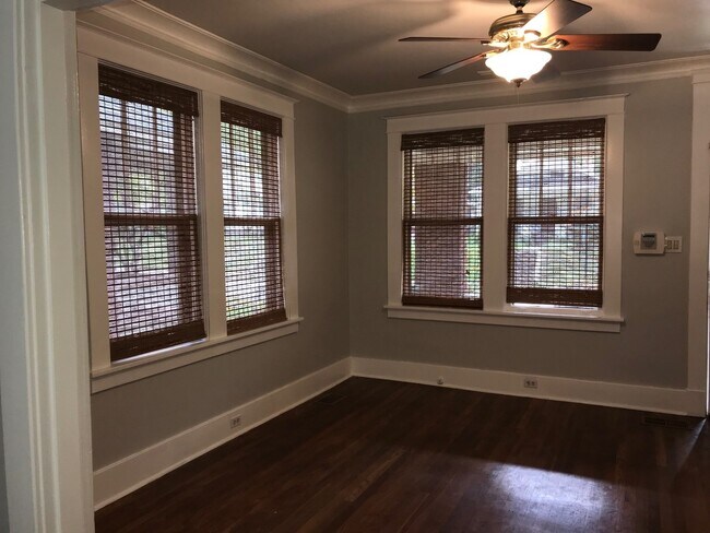 Foto del edificio - Renovated 3 BR-2 BA Cooper-Young Bungalow....