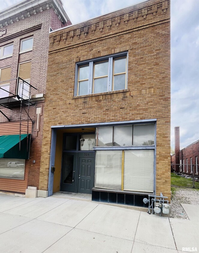 Primary Photo - 328 1/2 E State St