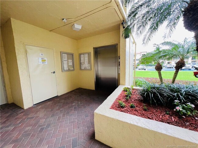 Foto del edificio - 7420 S Ocean Dr