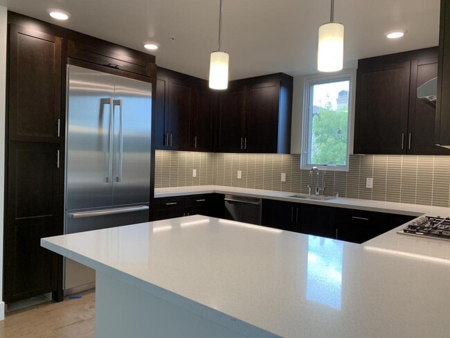 Foto del edificio - 657 Walnut Street  Unit #442