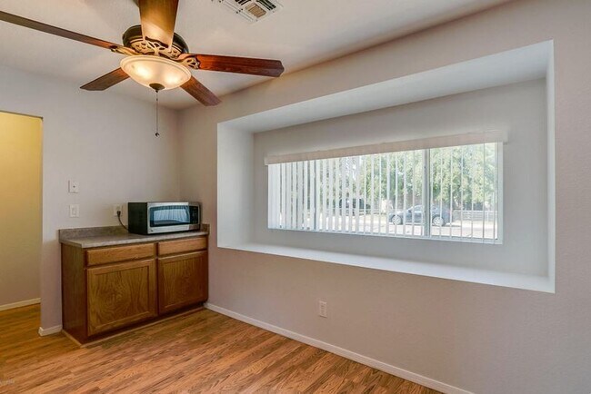Foto del edificio - 3001 W Mandalay Ln