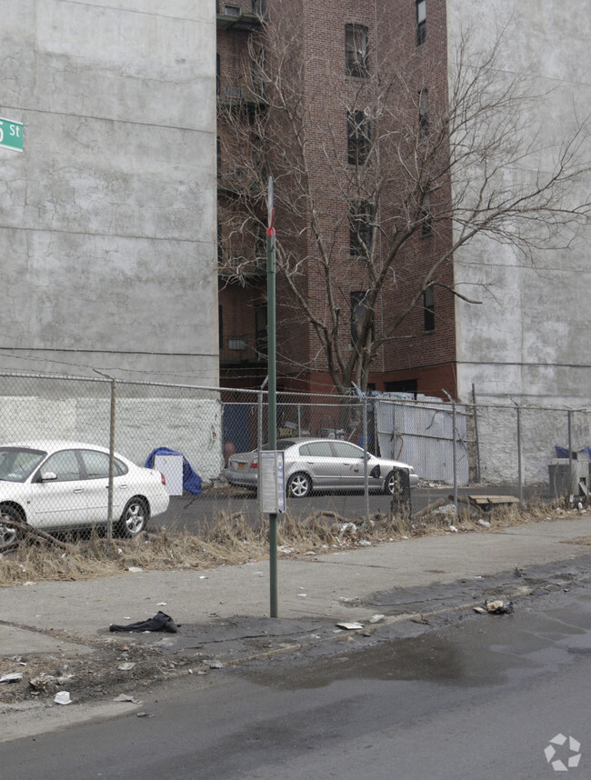 Building Photo - Mill Brook Extension