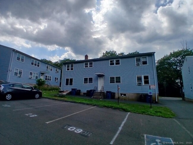 Building Photo - 52 Oak Ridge Dr