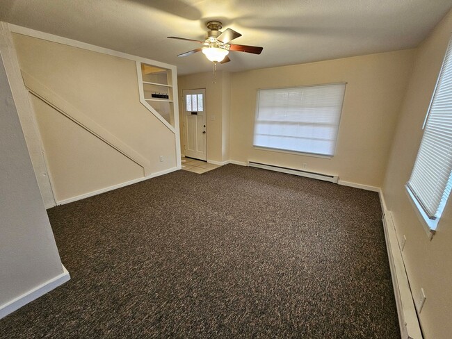 Building Photo - 1 bed, 1 bath, Close to ND