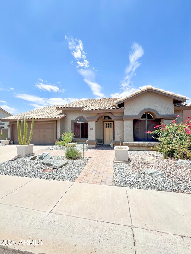 Foto principal - 1220 E Briarwood Terrace