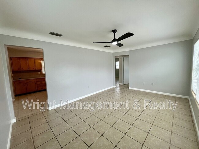 Foto del edificio - 10731 108th St N