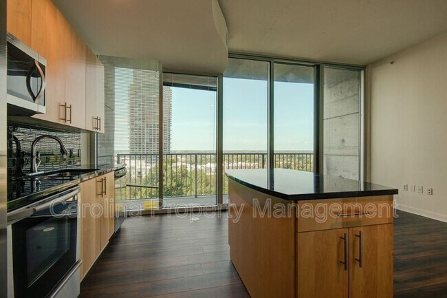 Foto del edificio - 210 N Church St