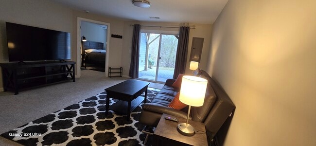 Foto del edificio - 14423 Hamletville St