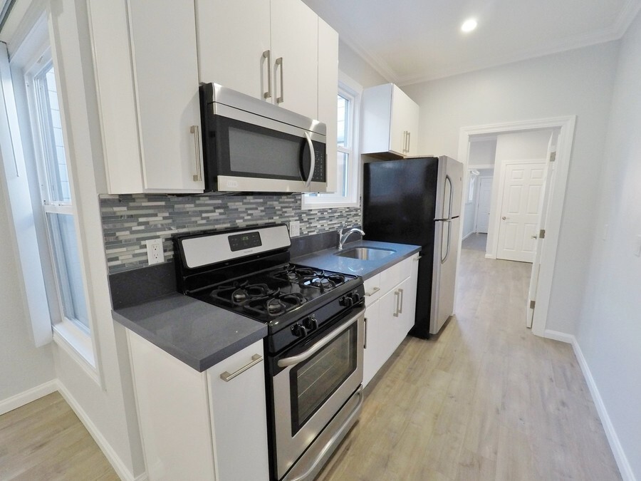 Primary Photo - Beautiful Remodeled 1BR- 1 Month Free- w/ ...