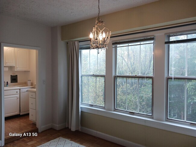 Foto del edificio - 3901 Cathedral Ave NW