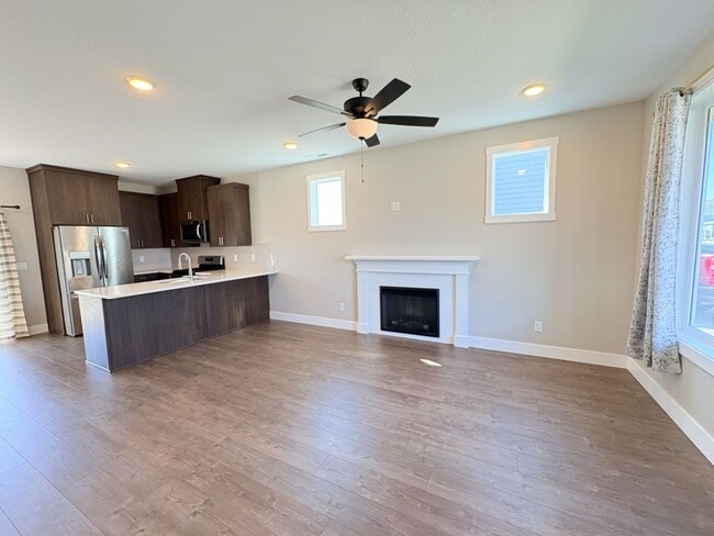 Building Photo - 3 Bedroom, 2.5 Bathroom Home Available in NE Salem!