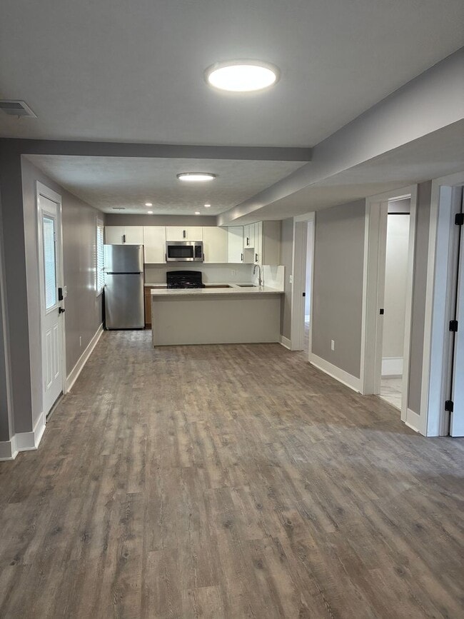 Building Photo - 352-354 Ermine Wy