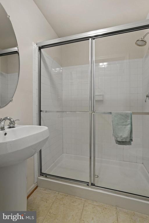 Foto del edificio - 22886 Livingston Terrace