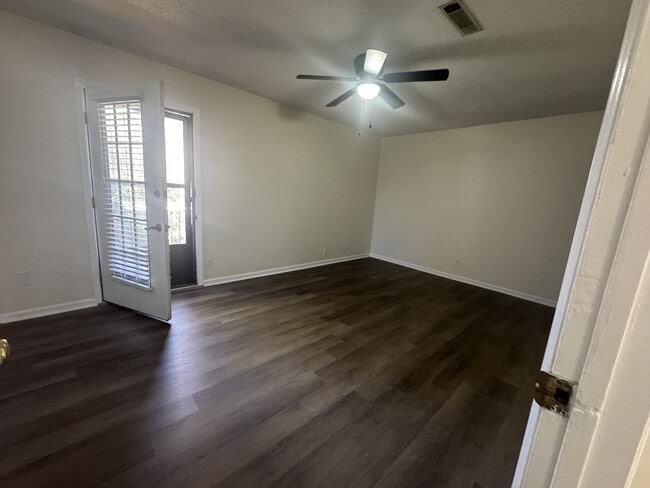 Foto del edificio - 122 Timbers Dr