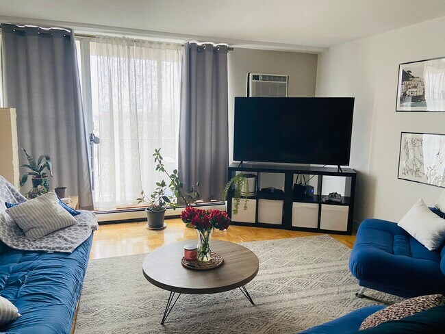 Living room - 2201 S Highland Ave