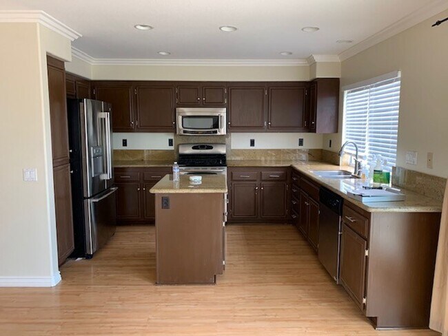 Foto del edificio - 4 Bed 2.5 Bath Home,