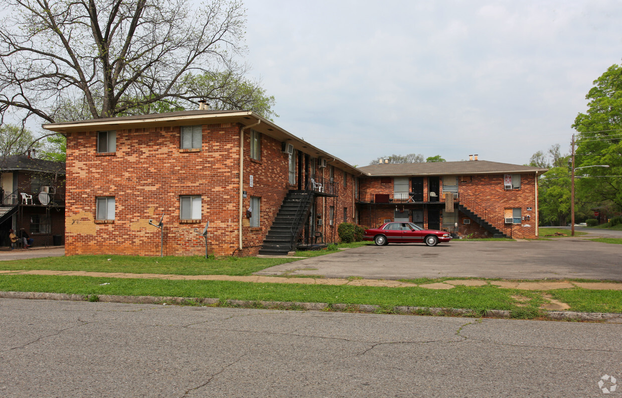 Primary Photo - Savoy Apartments