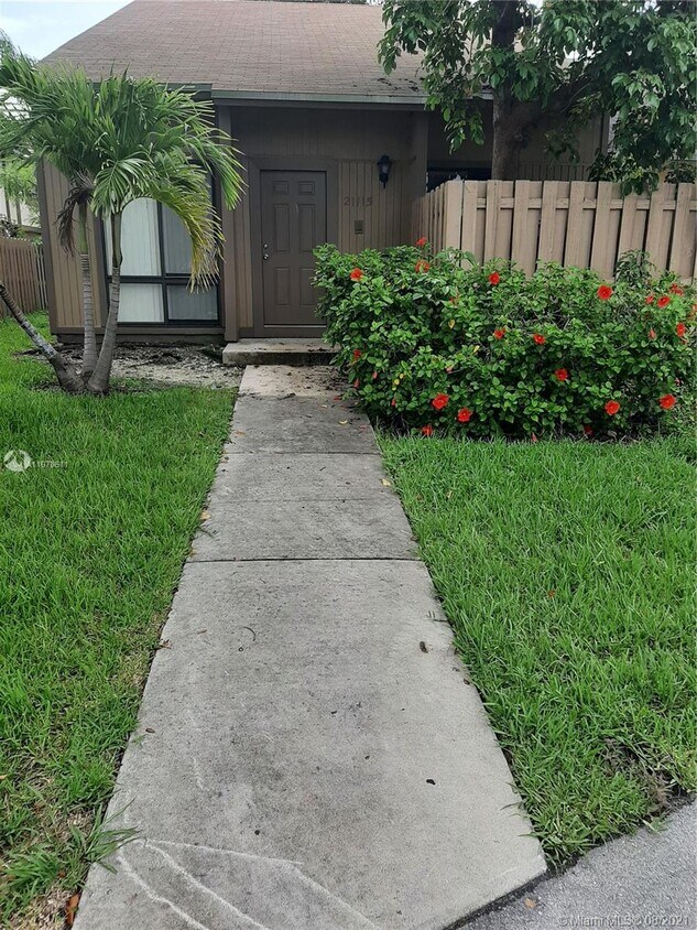 Primary Photo - 21115 NE 4th Ct