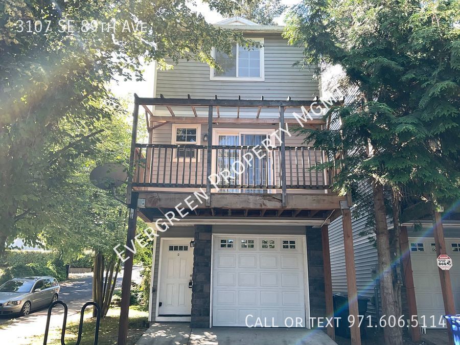 Primary Photo - Beautifully Upgraded Tri-Level $2,395 3BD/...